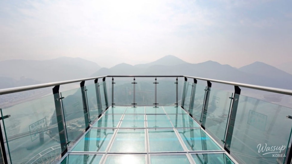 Discover the Thrills of Danyang Mancheonha Skywalk this Summer_05
