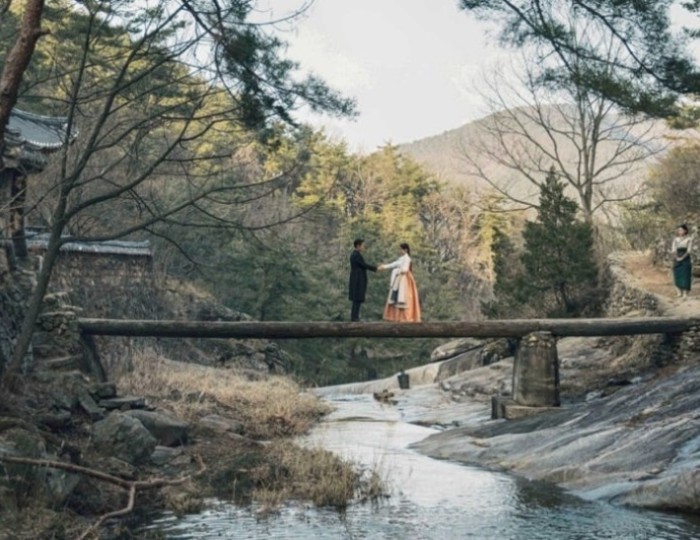 Discovering the Serenity of Manhyujeong in Andong float