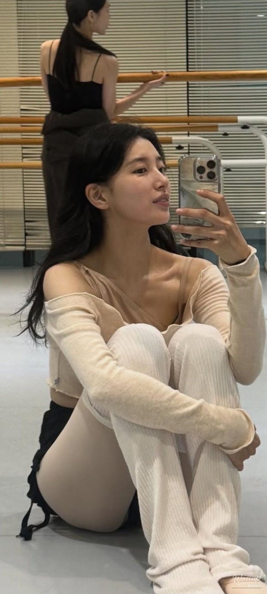 The Unfiltered Beauty of Suzy: A Glimpse into Her Ballet Practice_06