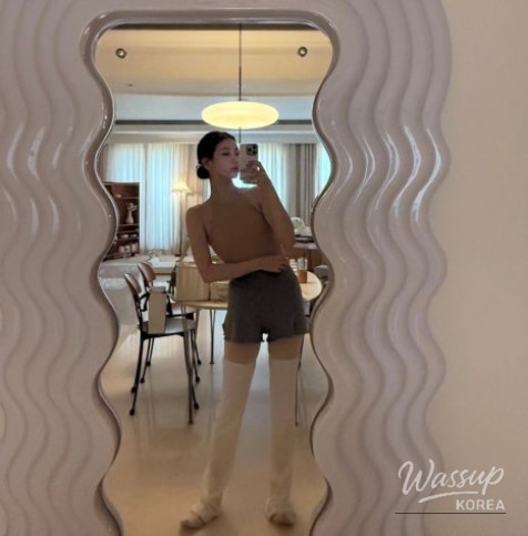 The Unfiltered Beauty of Suzy: A Glimpse into Her Ballet Practice_04