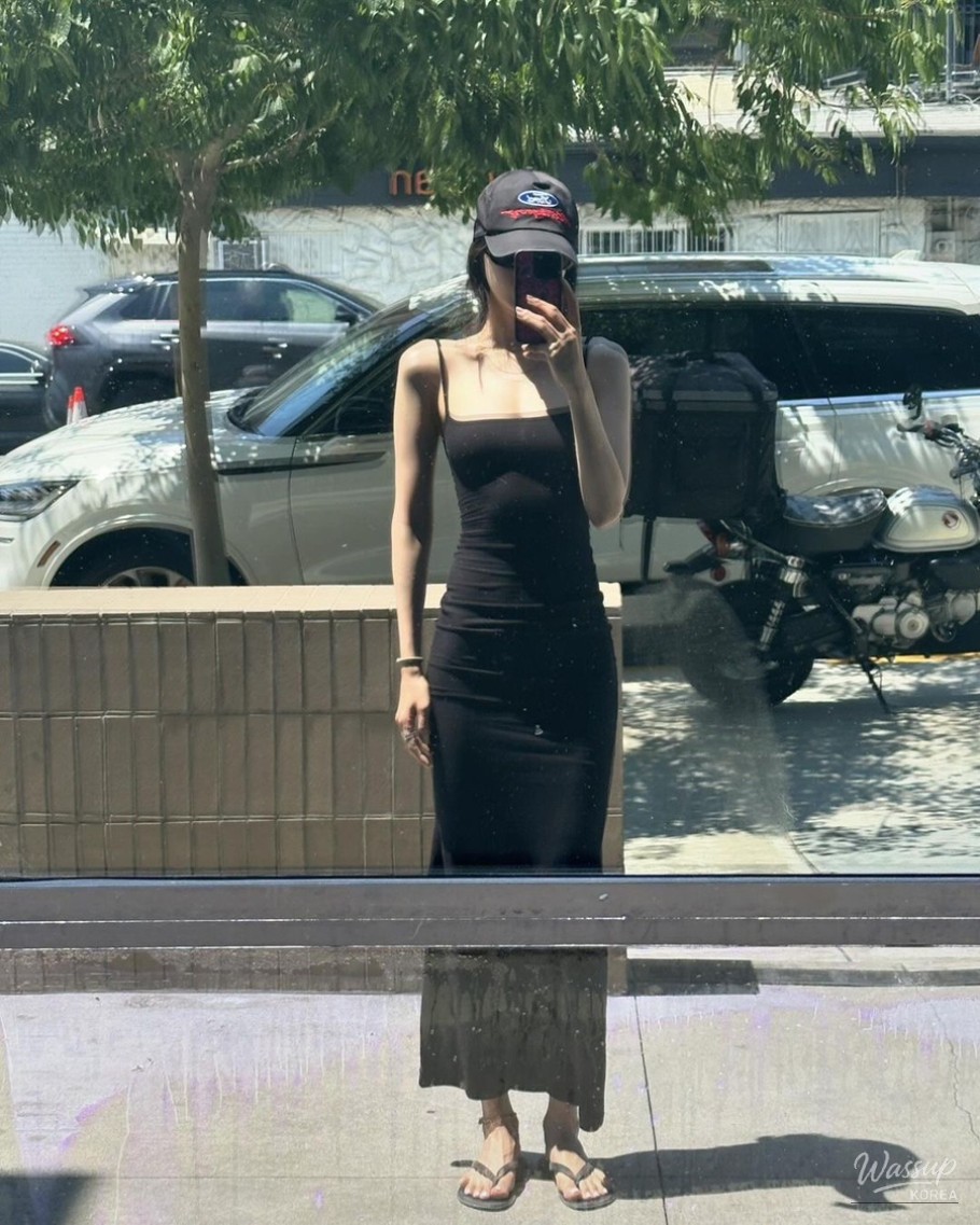 The Timeless Elegance of Son Na-eun in Athleisure_02