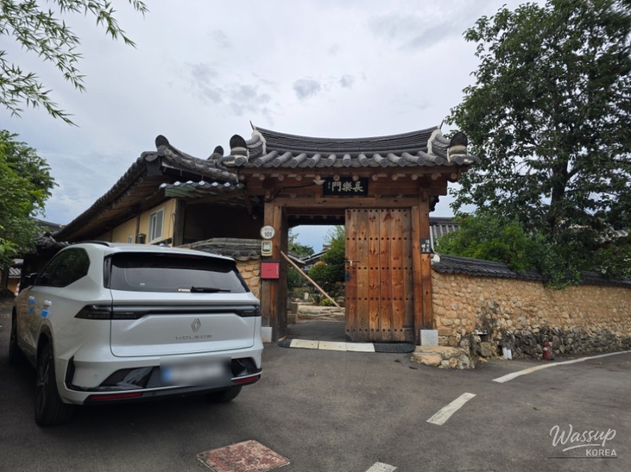Exploring Hwangsan Traditional Hanok Village_02