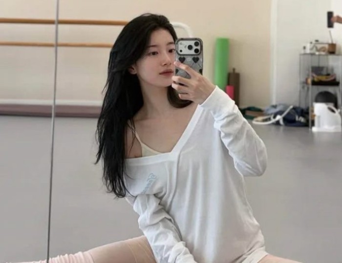 The Unfiltered Beauty of Suzy: A Glimpse into Her Ballet Practice float
