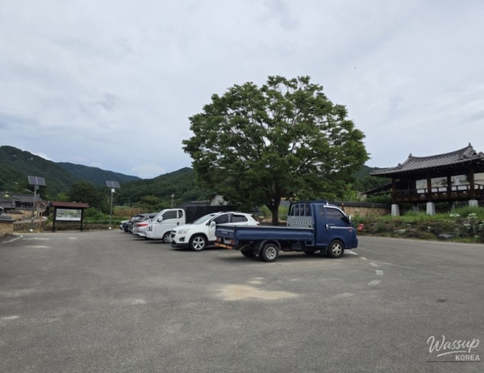 Exploring Hwangsan Traditional Hanok Village float
