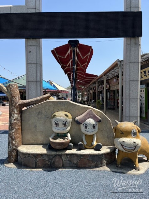 Exploring the Local Business Scene in Wanju_05