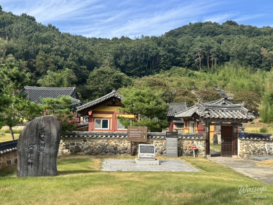 Exploring the Beauty of Baengnongnamu at Musansa Temple_03
