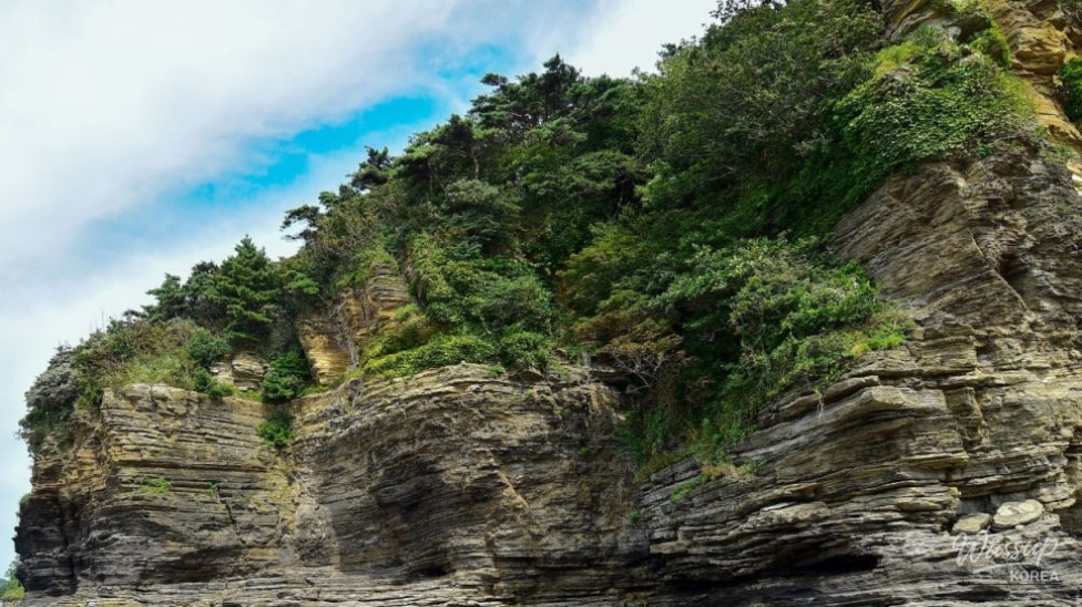 Discovering the Scenic Beauty of Byeonsanbando National Park_01