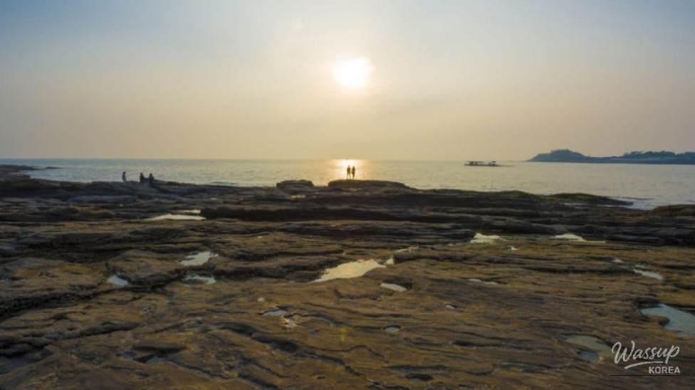 Discovering the Scenic Beauty of Byeonsanbando National Park_04