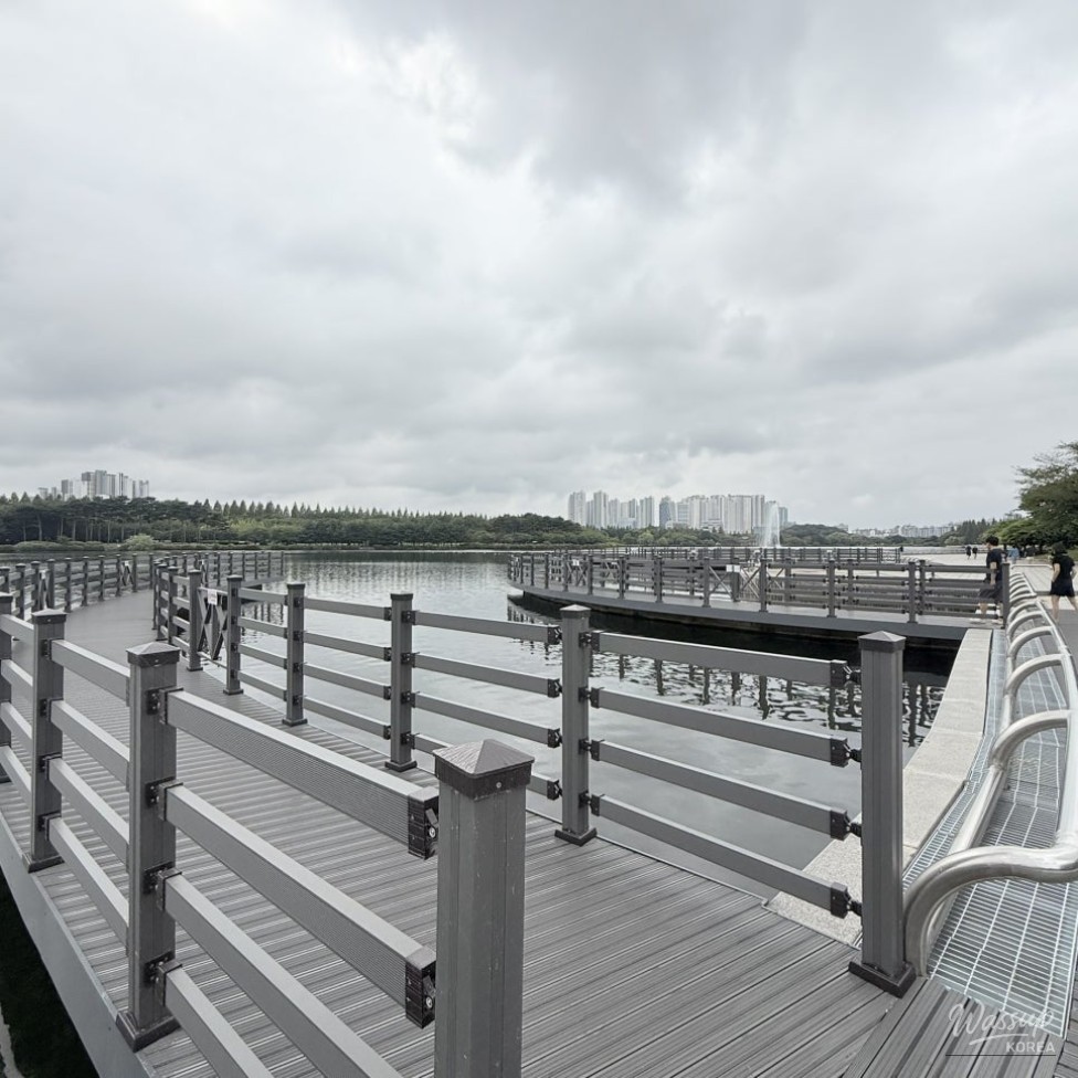 The Revamped Ilsan Lake Park Dock: A Closer Encounter with the Lake_04