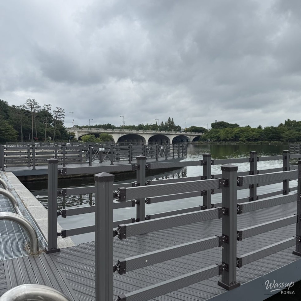 The Revamped Ilsan Lake Park Dock: A Closer Encounter with the Lake_05