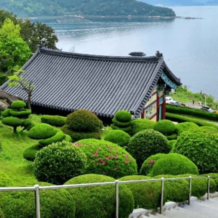 Escape to Masan Jangsuam: A Serene Coastal Retreat5173