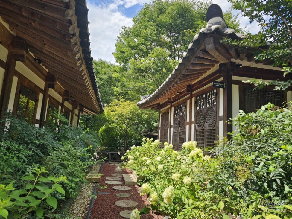 Exploring Oseong Hanok Village: A Dreamy Retreat_02