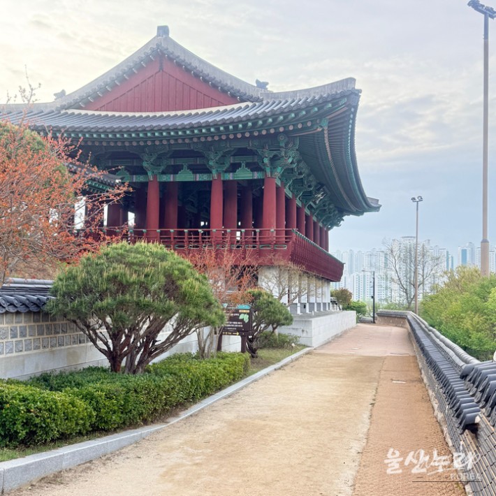 Exploring the Beauty of Taehwaru and Taehwa Market in Ulsan_02