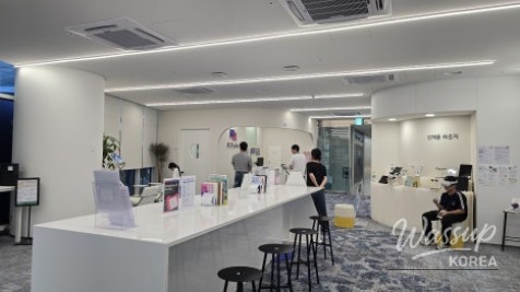 Exploring the Gyeonggi Provincial Library: A Journey with Local Guides_12