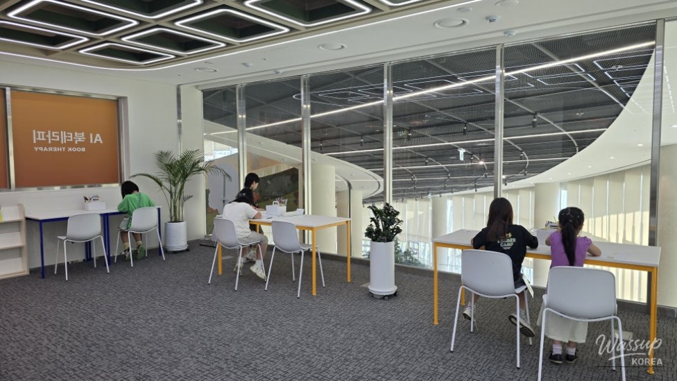 Exploring the Gyeonggi Provincial Library: A Journey with Local Guides_07