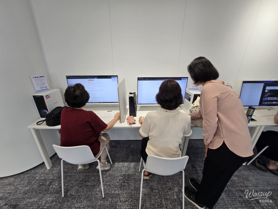 Exploring the Gyeonggi Provincial Library: A Journey with Local Guides_08
