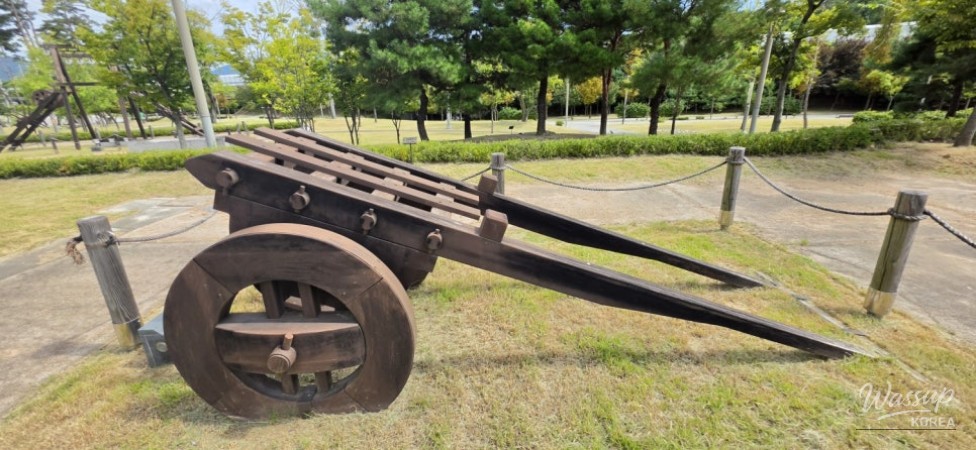 Exploring Dasan Historical Park and Dolmen Park_05