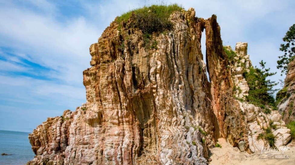 Exploring the Unique Desert Landscape of Daechungdo Island_04