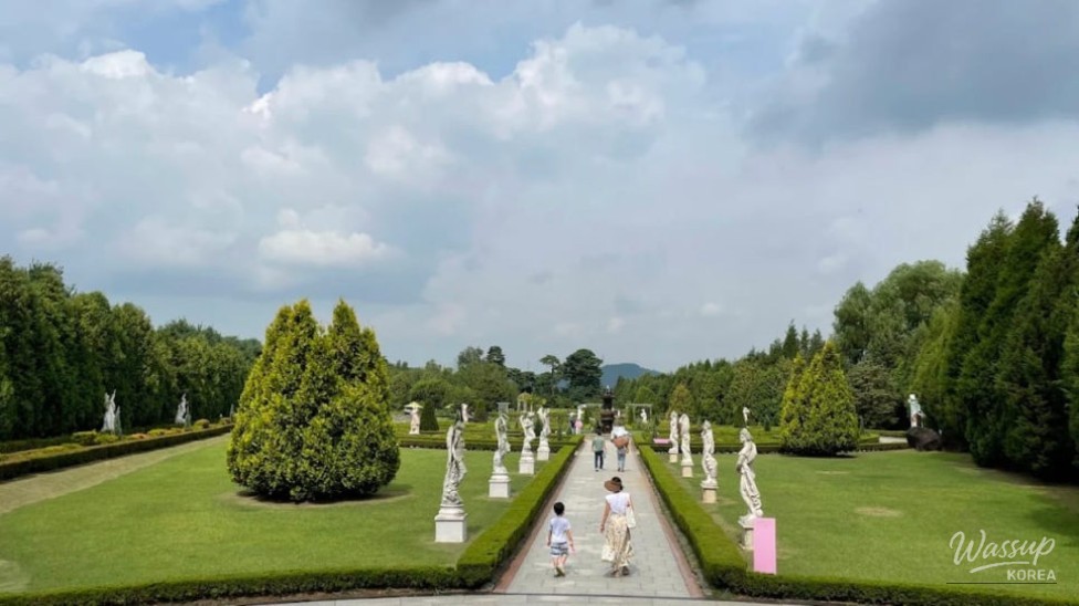 Explore the Exotic Beauty of Byeokchoji Arboretum_04