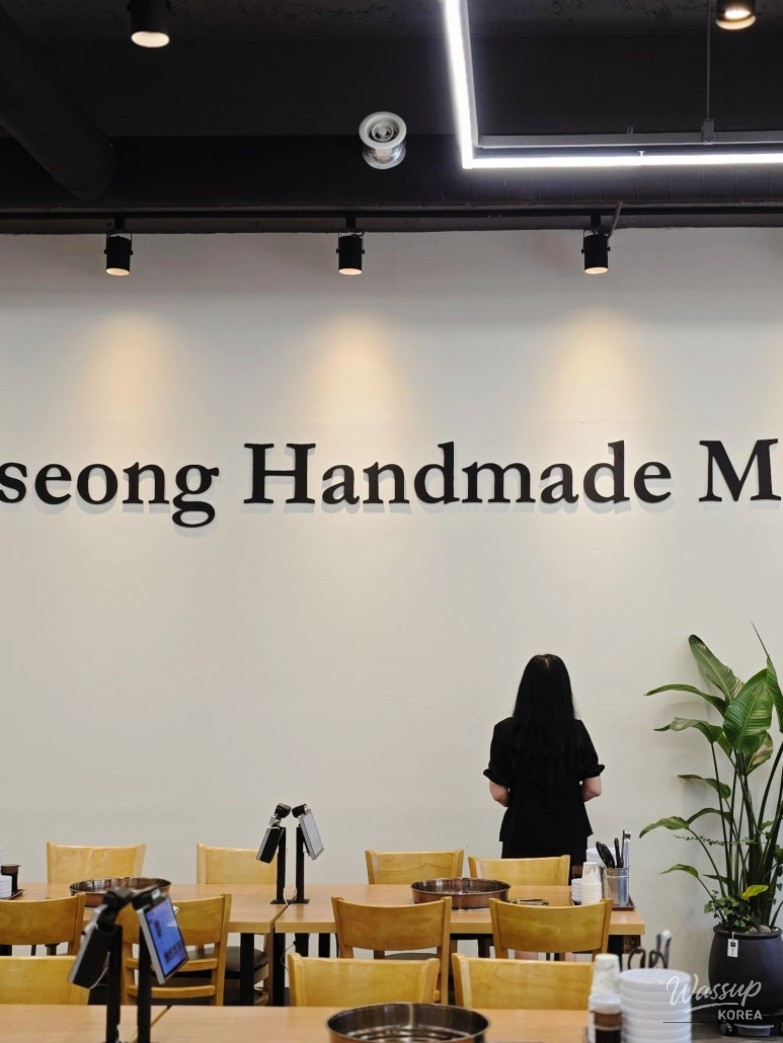 Exploring the Delights of Uijeongbu's GaeSeong Handmade Dumplings_02