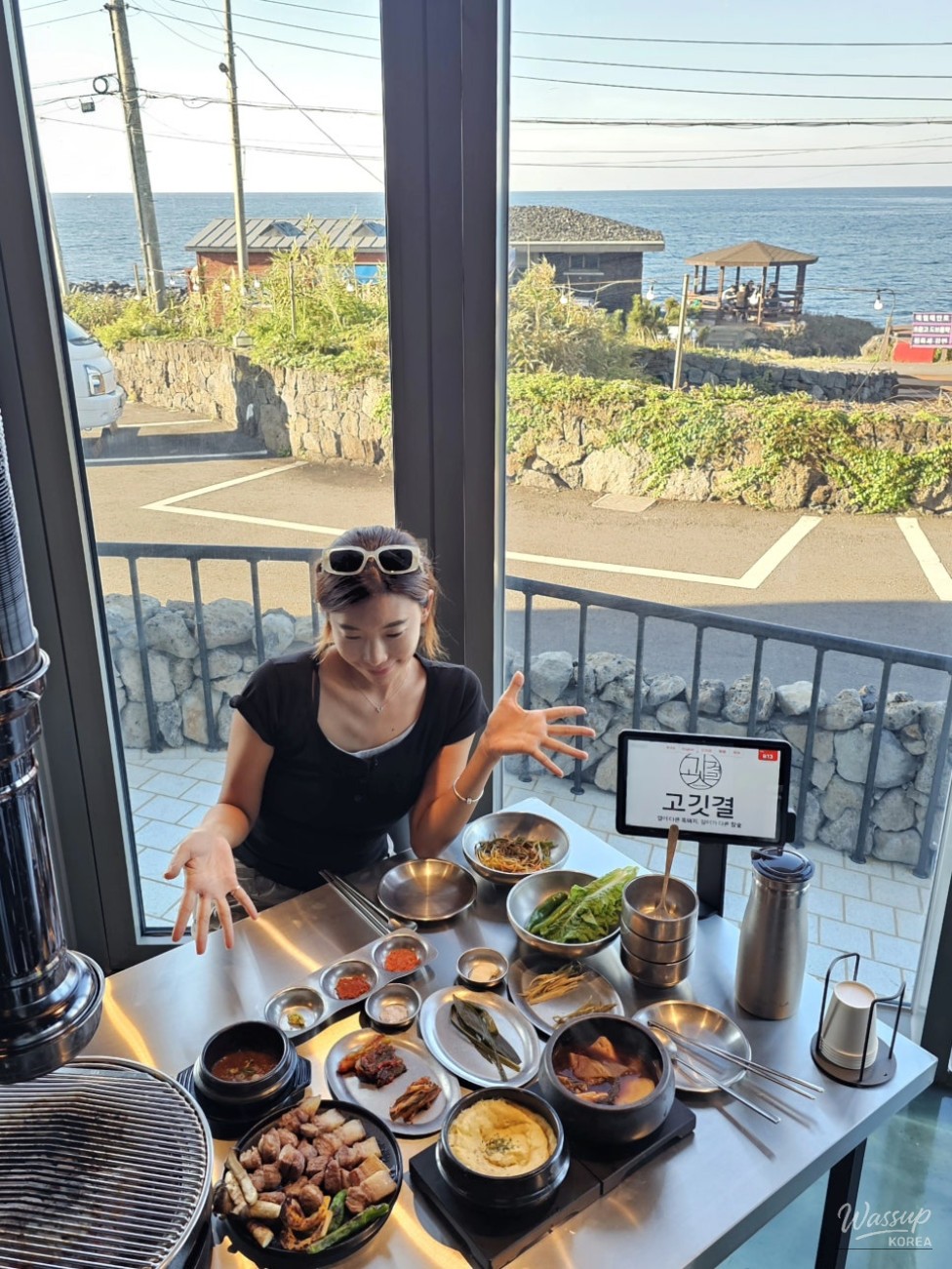 Aewol Black Pig: A Coastal Dining Experience_02