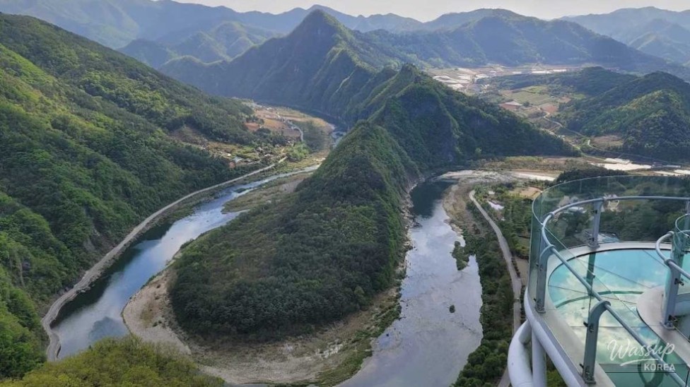 Experience the Stunning Byeongbangchi Skywalk in Jeongseon_04