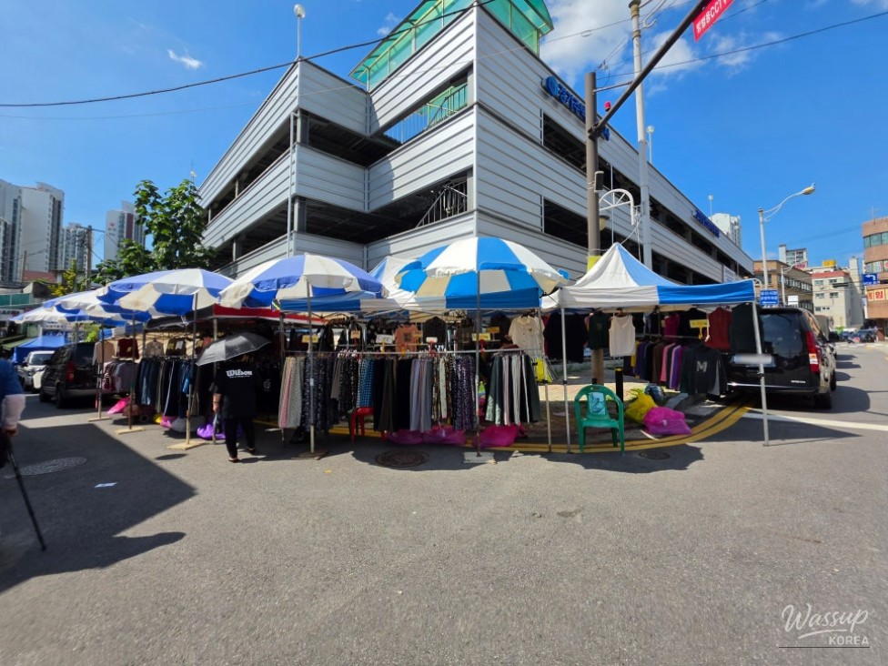 Exploring the Traditional Ilsan Market: A Festive Scene for Chuseok_03