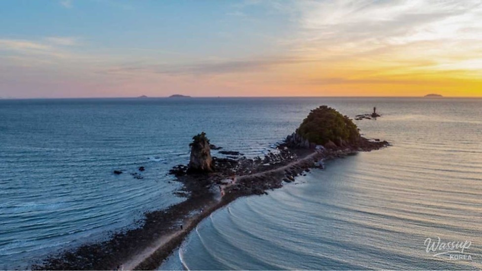 Exploring Kkotji Beach: A Serene Autumn Getaway_01