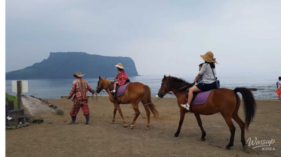 Explore the Beauty of Gwangchigi Beach in September_03