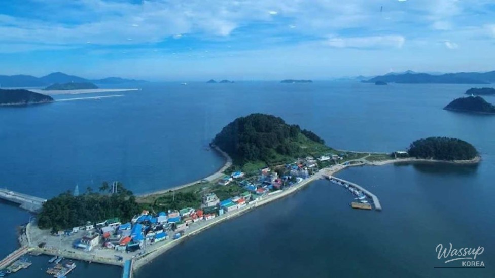 Exploring Jinhae Marine Park: A Perfect Autumn Getaway_01