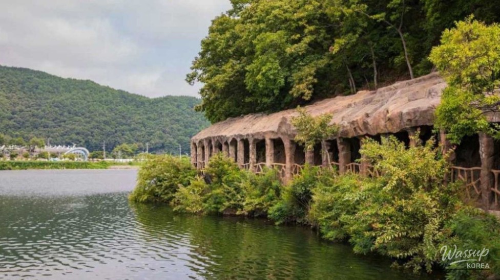 Exploring Seongryugul Cave: A Hidden Gem of Autumn_03