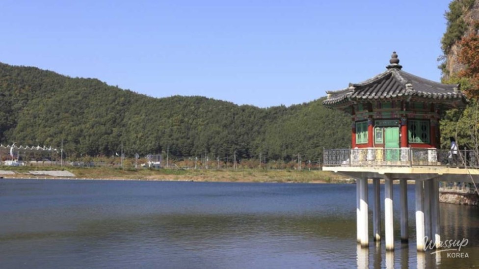 Exploring Seongryugul Cave: A Hidden Gem of Autumn_01