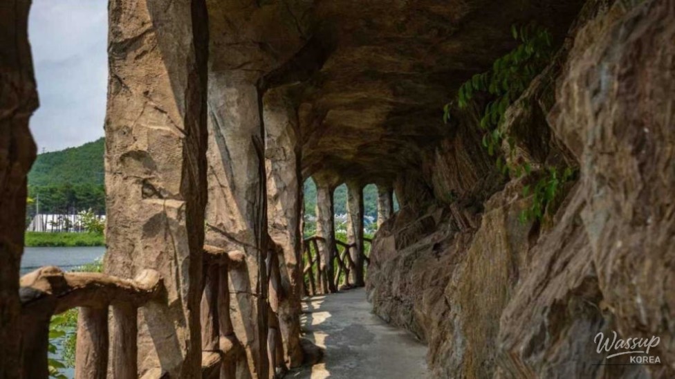 Exploring Seongryugul Cave: A Hidden Gem of Autumn_05