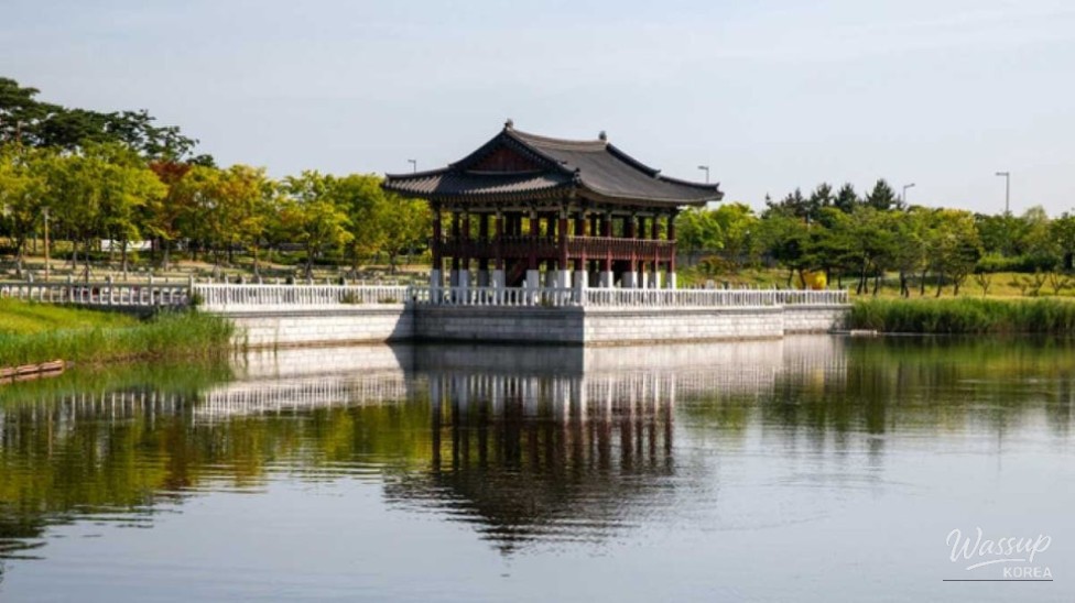 Exploring Cheongna Lake Park: A Perfect Autumn Getaway_03