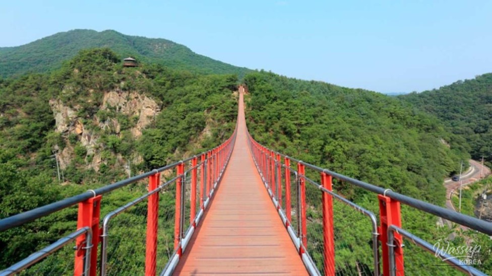 Discovering the Beauty of Gamaksan Mountain in Autumn_03