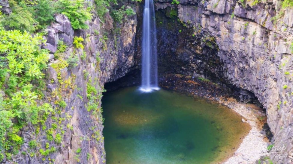 Exploring the Majestic Jain Waterfall in Yeoncheon_01