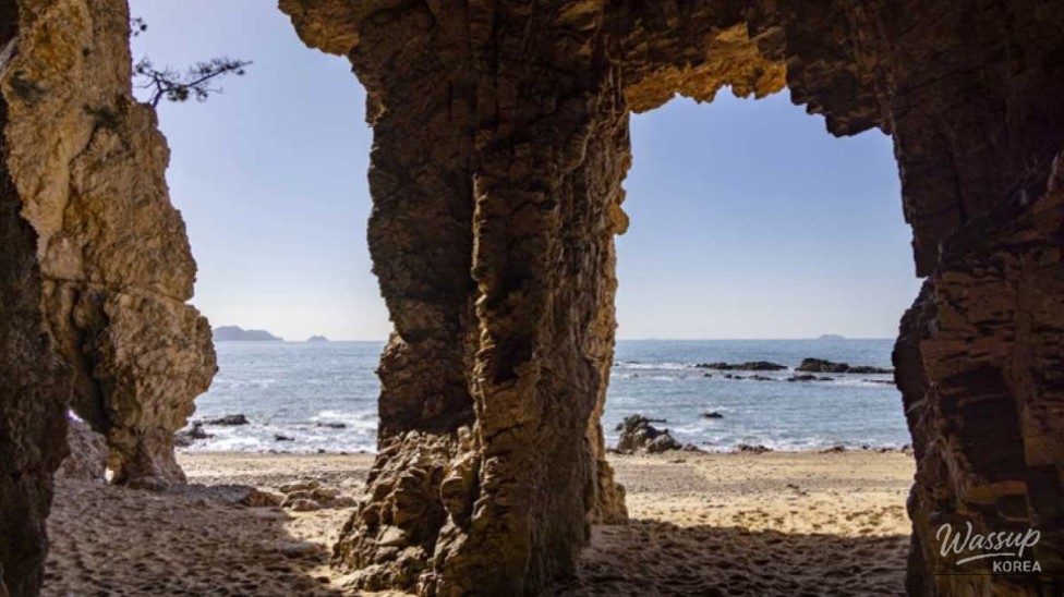 Exploring the Wonders of Padori Coastal Cave in Taean_01