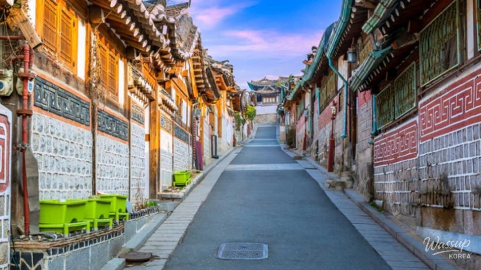 Exploring Bukchon Hanok Village: A Perfect Autumn Getaway_03