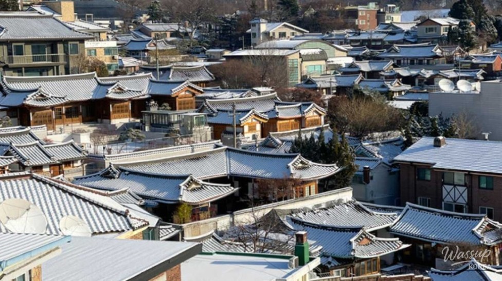 Exploring Bukchon Hanok Village: A Perfect Autumn Getaway_01
