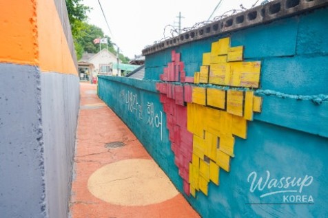 Exploring the Colorful Mural Village of Sinse-dong in Andong_06