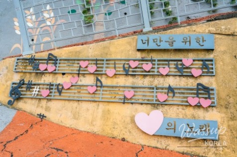 Exploring the Colorful Mural Village of Sinse-dong in Andong_09