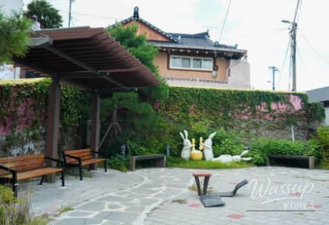 Exploring the Colorful Mural Village of Sinse-dong in Andong_03