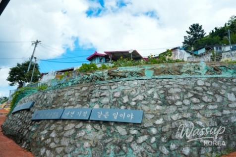 Exploring the Colorful Mural Village of Sinse-dong in Andong_08