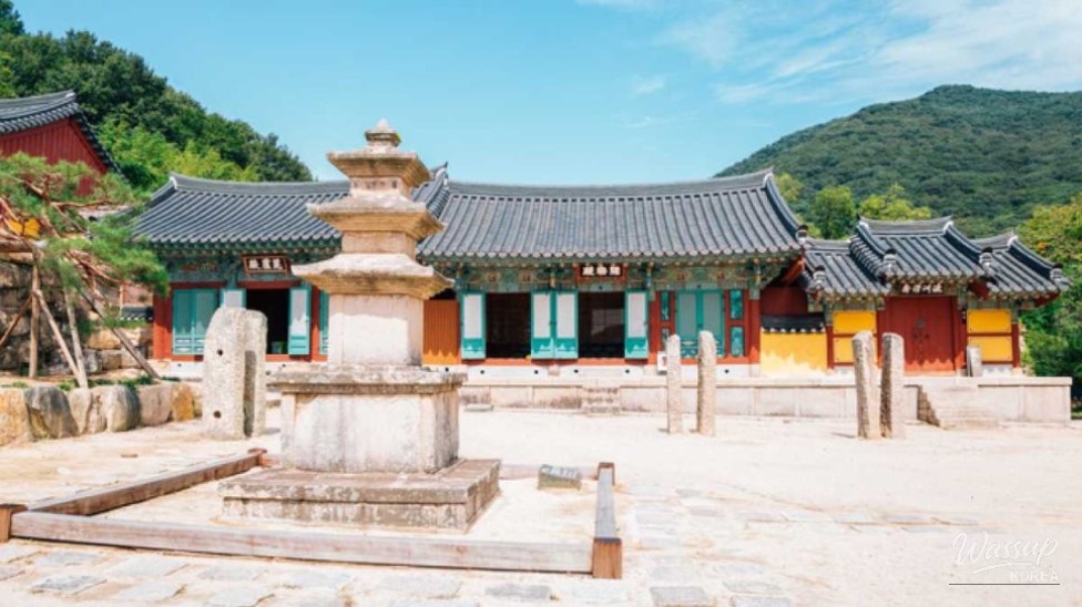 Exploring Beomeosa Temple: A Serene Autumn Retreat_03
