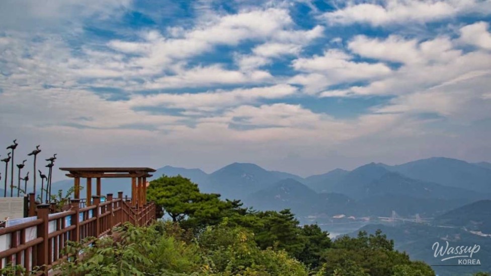 Exploring the Scenic Beauty of Cheongpung Lake in September_04