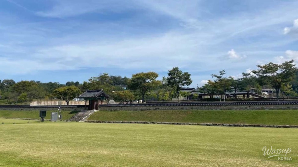 Exploring the Historical Beauty of Jeongnimsa Site in September_04