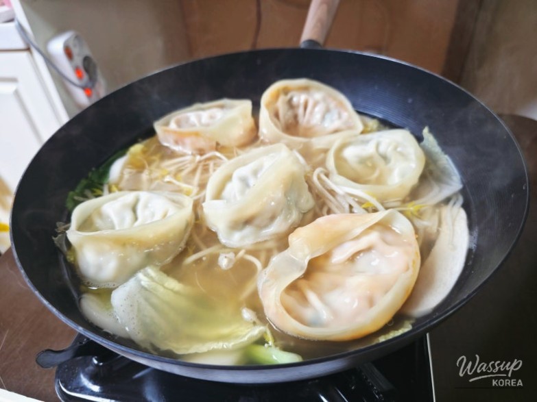 Delicious Dumpling Hot Pot Experience in Uijeongbu_02