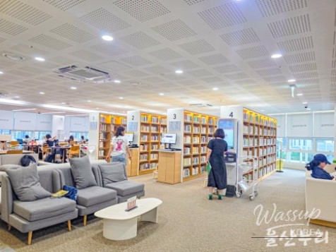 Exploring Ulsan Jonggajip Library: A Cozy Autumn Retreat_11