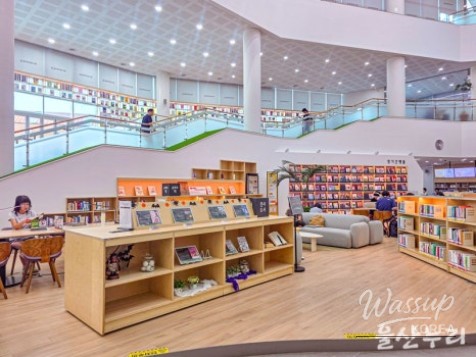 Exploring Ulsan Jonggajip Library: A Cozy Autumn Retreat_07