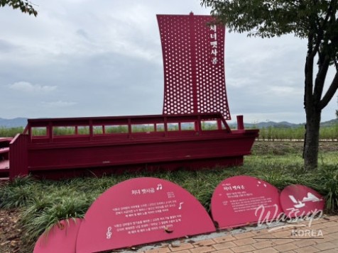 Exploring the Beauty of Akyang Ecological Park in Fall_04